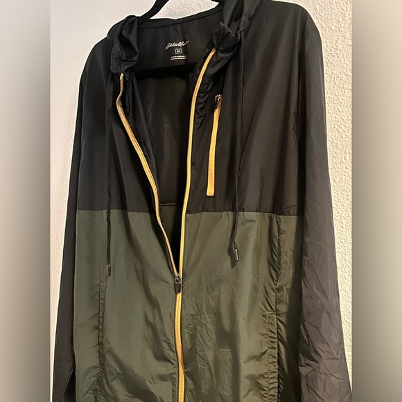 Eddie Bauer Men's Black and Green Jacket Size Medium - Picture 2 of 5